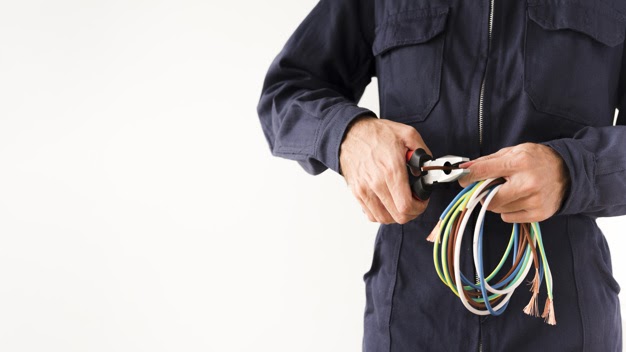 4 Key Differences Between Journeyman & Master Electricians